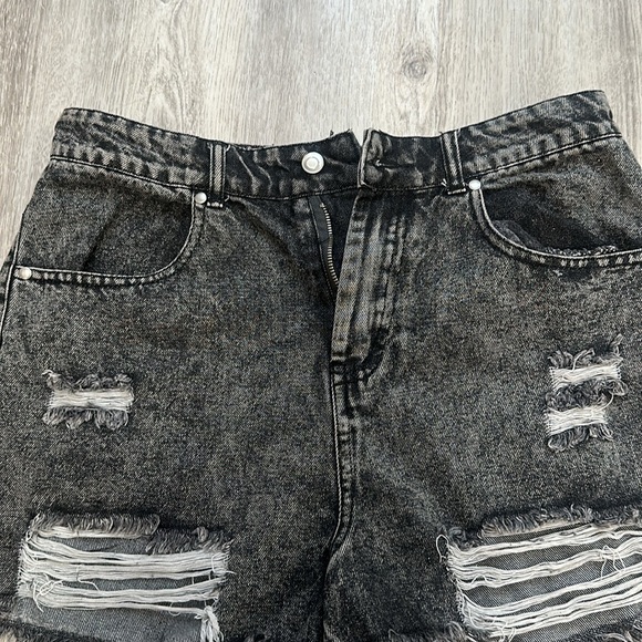 Black ripped jeans shorts - Picture 2 of 3